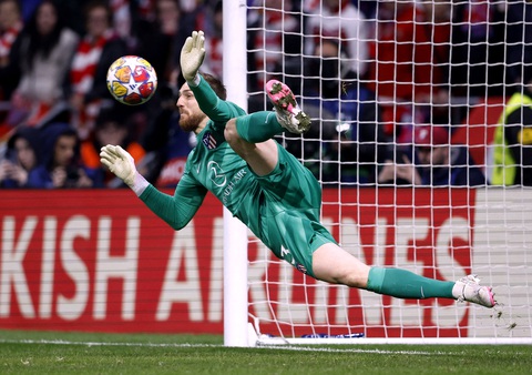 Atletico ngược dòng ngoạn mục vào tứ kết Champions League- Ảnh 5. Thủ thành Oblak tỏa sáng trong loạt luân lưu - Ảnh: REUTERS