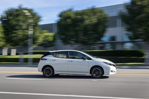 Nissan, Honda lập liên minh đấu xe điện Trung Quốc- Ảnh 2. Nissan Leaf từng là xe điện ra mắt sớm bậc nhất thị trường, và cũng từng là xe điện bán chạy nhất thế giới, trước khi "mất hút" trước các đối thủ mới tới từ Tesla trong những năm gần đây - Ảnh: Carscoops