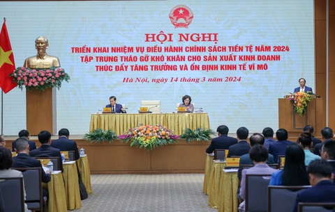Thủ tướng: Làm rõ vì sao doanh nghiệp khó tiếp cận vốn dù tiền gửi vào ngân hàng tăng?- Ảnh 3. Thủ tướng nêu các vấn đề yêu cầu giải đáp thúc đẩy tăng trưởng tín dụng - Ảnh: VGP