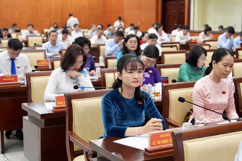 TP.HCM đầu tư hàng loạt camera giám sát ùn tắc, vi phạm giao thông- Ảnh 1. Đại biểu tham dự kỳ họp HĐND TP.HCM sáng 14-3 - Ảnh: HỮU HẠNH