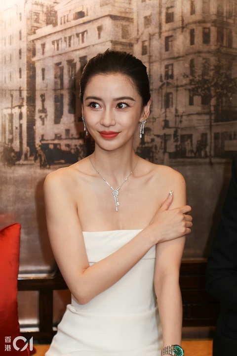 Angelababy lộ diện gầy guộc, hạnh phúc nhắc đến con trai- Ảnh 3. Angelababy lộ diện gầy guộc, hạnh phúc nhắc đến con trai- Ảnh 3.