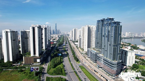 Doanh nghiệp bất động sản mong được tháo gỡ vướng mắc về pháp lý- Ảnh 1. Thủ tướng triệu tập loạt ông lớn địa ốc để họp bàn cách tháo gỡ khó khăn - Ảnh: NGỌC HIỂN