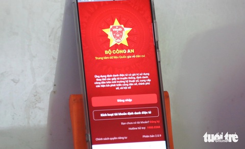 Lộ nhiều chiêu hướng dẫn cài đặt VNeID giả mạo, chiếm đoạt tiền tỉ- Ảnh 1. Giao diện của ứng dụng VNeID thật của Bộ Công an trên điện thoại - Ảnh: MINH HÒA