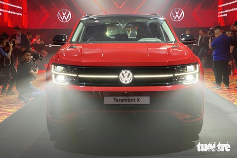 Volkswagen Teramont X ra mắt Việt Nam, giá từ 1,998 tỉ- Ảnh 11. Volkswagen Teramont X dùng chung hệ thống gầm bệ và động cơ, hộp số như Teramont. Sức mạnh đến từ động cơ 2.0L tăng áp 220 mã lực, mô-men xoắn 350Nm, kết hợp số ly hợp kép 7 cấp và hệ dẫn động 4 bánh