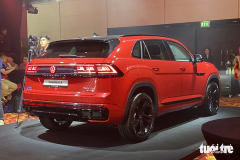 Volkswagen Teramont X ra mắt Việt Nam, giá từ 1,998 tỉ- Ảnh 12. Volkswagen Teramont X sở hữu nhiều tính năng ADAS như cảnh báo va chạm sớm, hỗ trợ phanh tự động, hỗ trợ chuyển làn đường, ga tự động thích ứng, đèn chiếu sáng thông minh. Một số công nghệ nổi bật khác còn có camera 360 độ và tính năng hỗ trợ đỗ xe tự động.