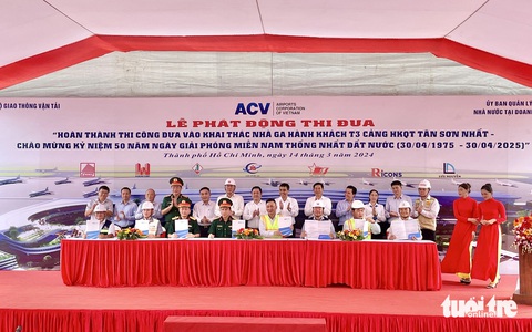 Hoàn thành nhà ga T3 Tân Sơn Nhất trong năm 2025- Ảnh 1. Lễ phát động đẩy nhanh tiến độ nhà ga T3 sân bay Tân Sơn Nhất trưa 14-3 - Ảnh: CHÂU TUẤN