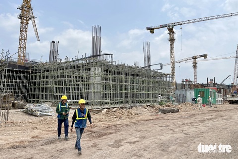 Hoàn thành nhà ga T3 Tân Sơn Nhất trong năm 2025- Ảnh 3. Công trường nhà ga T3 - Ảnh: CHÂU TUẤN