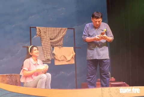 Vở Lạc ở đáy sông của Hoàng Thái Thanh - Ảnh: LINH ĐOAN Vở Lạc ở đáy sông của Hoàng Thái Thanh - Ảnh: LINH ĐOAN