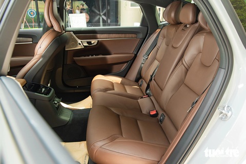 Volvo S90 Ultimate Recharge giá 2,89 tỉ: Đi 98km không cần xăng- Ảnh 6.