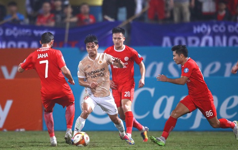 Vòng 1/8 Cúp quốc gia 2023-2024: HLV Philippe Troussier tạm yên tâm- Ảnh 2. Công An Hà Nội bị Thể Công Viettel (áo đỏ) loại khỏi Cúp quốc gia 2023-2024 - Ảnh: MINH ĐỨC