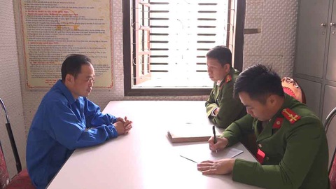 Bắt khẩn cấp tài xế ô tô say rượu, tông chết nữ sinh lớp 12- Ảnh 3. Vũ Tiến Cảnh tại cơ quan công an - Ảnh: Công an tỉnh Sơn La