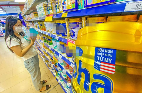 Người tiêu dùng chọn những đại lý, cửa hàng phân phối sản phẩm rõ thương hiệu, nguồn gốc xuất xứ để hạn chế hàng giả - Ảnh: QUANG ĐỊNH Người tiêu dùng chọn những đại lý, cửa hàng phân phối sản phẩm rõ thương hiệu, nguồn gốc xuất xứ để hạn chế hàng giả - Ảnh: QUANG ĐỊNH