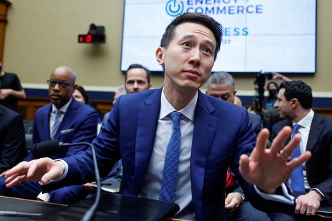 TikTok: Lệnh cấm của Mỹ sẽ khiến TikToker mất hàng tỉ USD- Ảnh 1. CEO Shou Zi Chew của TikTok điều trần trước Quốc hội Mỹ vào tháng 3-2023 - Ảnh: REUTERS