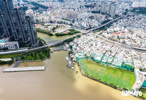 Đường ven sông Sài Gòn cắt qua sân golf Ba Son, quy hoạch 35m- Ảnh 1. Khu tập golf, công trình phụ trợ ở 234 đường Ngô Tất Tố (quận Bình Thạnh) - Ảnh: CHÂU TUẤN