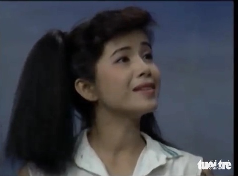Cô Kây (Minh Trang) xinh đẹp, thông minh được bà chủ nhìn trúng và nhận làm dâu trưởng quản lý hãng buôn - Ảnh chụp màn hình: LINH ĐOAN Cô Kây (Minh Trang) xinh đẹp, thông minh được bà chủ nhìn trúng và nhận làm dâu trưởng quản lý hãng buôn - Ảnh chụp màn hình: LINH ĐOAN