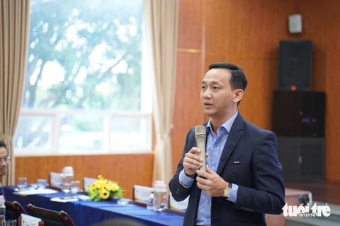 Sinh viên muốn thực tập sớm ở các công ty vi mạch được không?- Ảnh 2. Ông Nguyễn Phúc Vinh - giám đốc kỹ thuật Synopsys Việt Nam cho rằng sinh viên vi mạch ngoài kiến thức chuyên môn cần trang bị tốt tiếng Anh và kỹ năng làm việc nhóm - Ảnh: ĐOÀN NHẠN