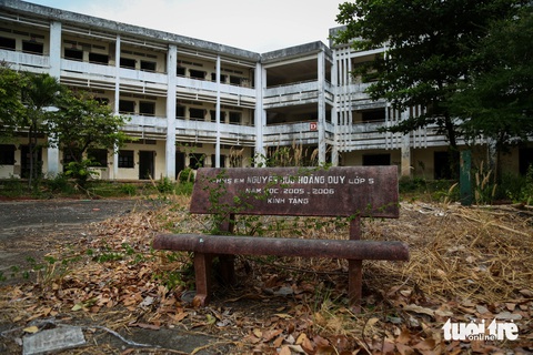 Trường học quy mô 3 tầng xuống cấp, bỏ hoang 15 năm ở quận 6- Ảnh 3. Công trình được khởi công từ tháng 8-2003, được chủ đầu tư, đơn vị tư vấn giám sát, đơn vị tư vấn thiết kế, đơn vị thi công và đơn vị thụ hưởng nghiệm thu hoàn thành giai đoạn xây lắp vào tháng 9-2004 và đưa vào sử dụng năm 2005.