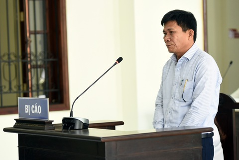 Cựu giám đốc CDC Bình Phước cùng thuộc cấp hầu tòa liên quan Việt Á- Ảnh 2. Cựu giám đốc CDC Bình Phước Nguyễn Văn Sáu tại phiên tòa - Ảnh: A LỘC