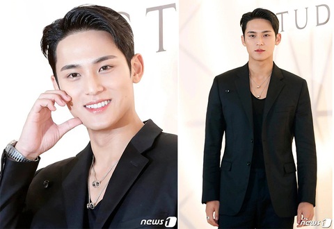 Min Gyu khiến người hâm mộ xao xuyến với diện mạo điển trai, lịch lãm trong bộ suit all black. Min Gyu với gương mặt điển trai, nam tính và chiều cao 1,87m đang là gương mặt rất được săn đón trong giới thời trang. Min Gyu khiến người hâm mộ xao xuyến với diện mạo điển trai, lịch lãm trong bộ suit all black. Min Gyu với gương mặt điển trai, nam tính và chiều cao 1,87m đang là gương mặt rất được săn đón trong giới thời trang.