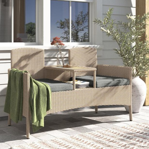 10 giải pháp lưu trữ đồ dùng ngoài trời- Ảnh 7. Bộ bàn ghế thư giãn 2 trong 1 - Ảnh: HGTV
