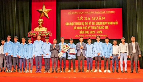 Hải Phòng chi hơn 3,2 tỉ thưởng 98 học sinh đoạt giải học sinh giỏi quốc gia- Ảnh 1. Hải Phòng vừa có quyết định chi 3,28 tỉ đồng thưởng 98 học sinh đoạt giải kỳ thi học sinh giỏi quốc gia năm 2023-2024 - Ảnh: M.HẢO