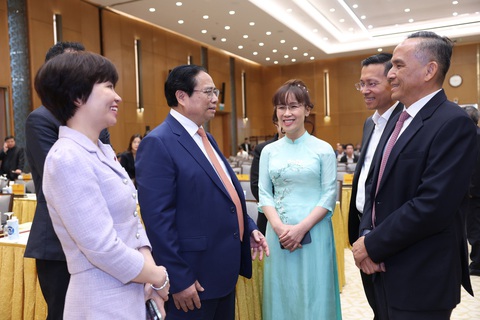 Thúc đưa vốn vào nền kinh tế- Ảnh 1. Thủ tướng Phạm Minh Chính với các đại biểu dự hội nghị - Ảnh: TTXVN