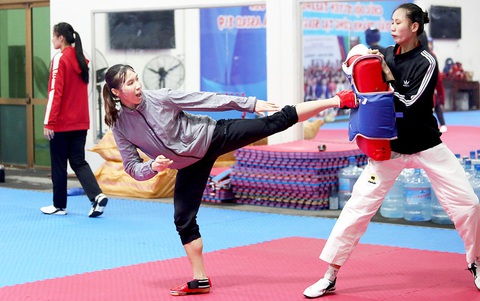 Kim Tuyền (trái) nỗ lực tập luyện hướng đến việc giành vé tham dự Olympic 2024 Ảnh: HOÀNG TÙNG Kim Tuyền (trái) nỗ lực tập luyện hướng đến việc giành vé tham dự Olympic 2024 - Ảnh: HOÀNG TÙNG