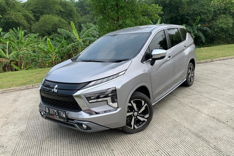 Mitsubishi Xpander tông vào đại lý xe sang, 'hôn' Porsche 911- Ảnh 1. Mitsubishi Xpander là một mẫu xe bình dân với giá bản cao nhất ở Indonesia chỉ tương đương 500 triệu đồng - Ảnh: Kompas Otomotif