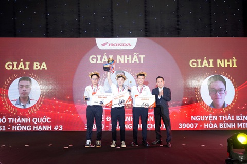 Honda Việt Nam tổ chức chung kết hội thi Nhân viên Bán hàng xuất sắc 2023-2024- Ảnh 4. Trao giải top 3 xuất sắc nhất