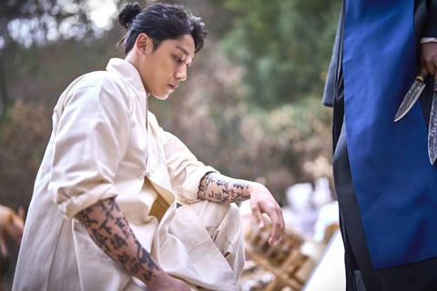Diễn viên Lee Do Hyun (The Good Bad Mother, The Glory) trong phim Quật mộ trùng ma - Ảnh: ĐPCC Diễn viên Lee Do Hyun (từng đóng trong The Good Bad Mother, The Glory) trong phim Quật mộ trùng ma - Ảnh: ĐPCC