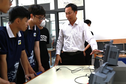 Đại học Đà Nẵng làm gì để tránh giảng viên đi du học rồi... mất hút?- Ảnh 1. Điều kiện giảng dạy tốt là cơ sở để giữ chân nhân tài là giảng viên trình độ cao - Ảnh: ĐOÀN NHẠN