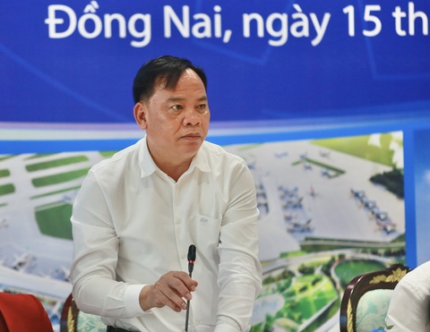 Ngoài cầu Cát Lái, thêm 2 cây cầu nào kết nối TP.HCM với Đồng Nai?- Ảnh 1. Ông Võ Tấn Đức, quyền chủ tịch UBND tỉnh Đồng Nai, đề nghị lãnh đạo UBND TP.HCM cùng Đồng Nai tổ chức lập báo cáo nghiên cứu tiền khả thi của dự án cầu thay phà Cát Lái trong năm 2024 - Ảnh: CHÂU TUẤN