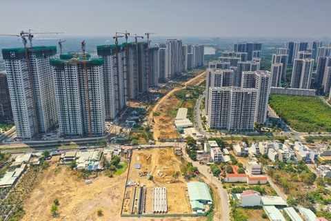 TP.HCM kiến nghị khẩn Bộ Xây dựng hướng dẫn cách giải phóng mặt bằng nhanh- Ảnh 1. Được bàn giao mặt bằng sạch sớm, dự án vành đai 3 TP.HCM đoạn qua thành phố đang bứt tốc - Ảnh: QUANG ĐỊNH