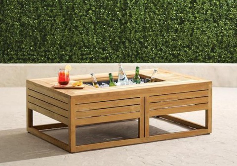 10 giải pháp lưu trữ đồ dùng ngoài trời- Ảnh 8. Chiếc bàn nước với hộc làm mát làm nơi chứa đồ uống trông thật hấp dẫn - Ảnh: HGTV