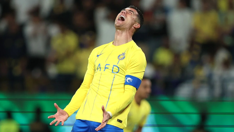 Choáng ngợp với tài sản của Cristiano Ronaldo- Ảnh 1. Cristiano Ronaldo là cầu thủ bóng đá kiếm tiền nhiều nhất lịch sử - Ảnh: GETTY