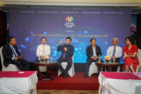 Báo chí cần tạo đột phá nguồn thu từ các nền tảng mạng xã hội- Ảnh 1. Báo chí cần tạo đột phá nguồn thu từ các nền tảng mạng xã hộiCác đại biểu thảo luận về đa dạng nguồn thu các cơ quan báo chí - Ảnh: PHƯƠNG QUYÊN