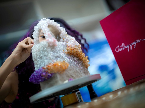 Hành trình 'hô biến' túi hàng hiệu thành tác phẩm nghệ thuật Lady Cloud của Tia-Thủy Nguyễn- Ảnh 7. Hành trình 'hô biến' túi hàng hiệu thành tác phẩm nghệ thuật Lady Cloud của Tia-Thủy Nguyễn- Ảnh 7.