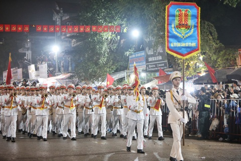 Màn diễu hành của lực lượng Công an - Ảnh: TTXVN Màn diễu hành của lực lượng công an - Ảnh: TTXVN