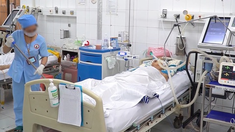 Đa phần các ca ngộ độc rượu được điều trị tại Bệnh viện Cà Mau đều phải lọc máu và nhiều ca sau khi phục hồi để lại di chứng nặng - Ảnh: THANH HUYỀN Đa phần các ca ngộ độc rượu được điều trị tại Bệnh viện Cà Mau đều phải lọc máu và nhiều ca sau khi phục hồi để lại di chứng nặng - Ảnh: THANH HUYỀN
