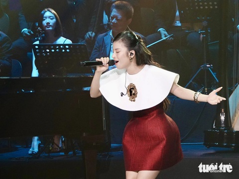 Lâm Bảo Ngọc lần đầu trình diễn tại Musique de Salon với nhiều cảm xúc - Ảnh: T.T.D. Lâm Bảo Ngọc lần đầu trình diễn tại Musique de Salon với nhiều cảm xúc - Ảnh: T.T.D.