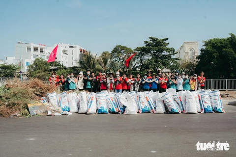 Nhóm tình nguyện viên Nhóm tình nguyện viên