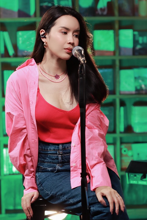 Lưu Hương Giang làm mới bản hit gần 10 năm tuổi- Ảnh 1. Lưu Hương Giang: “Tôi không thường nói từ giá như trong cuộc đời”
