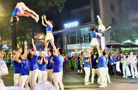 Các đội nhóm nghệ thuật biểu diễn trong lễ hội đường phố tại Lễ hội thanh niên TP.HCM 2023 - Ảnh: T.T.D. Các đội nhóm nghệ thuật biểu diễn trong lễ hội đường phố tại Lễ hội thanh niên TP.HCM 2023 - Ảnh: T.T.D.