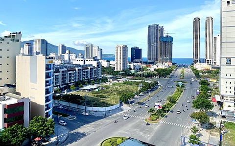 Địa bàn phường Thạc Gián trước đây có một phần phường Vĩnh Trung và phường Chính Gián hiện nay. Trong ảnh: bờ hồ Thạc Gián - Ảnh: TR.TRUNG Địa bàn phường Thạc Gián trước đây có một phần phường Vĩnh Trung và phường Chính Gián hiện nay. Trong ảnh: bờ hồ Thạc Gián - Ảnh: TR.TRUNG