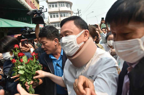 Ông Srettha bác bỏ Thái Lan có 'hai thủ tướng' cùng lúc- Ảnh 1. Cựu thủ tướng Thaksin Shinawatra tại tỉnh Chiang Mai, Thái Lan hôm 15-3 - Ảnh: BANGKOK POST