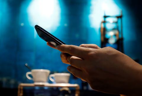 Cẩn thận phần mềm quảng cáo tấn công smartphone- Ảnh 1. Phần mềm quảng cáo chiếm đến 40,8% trong các mối đe dọa nhắm vào thiết bị di động - Ảnh minh họa: REUTERS