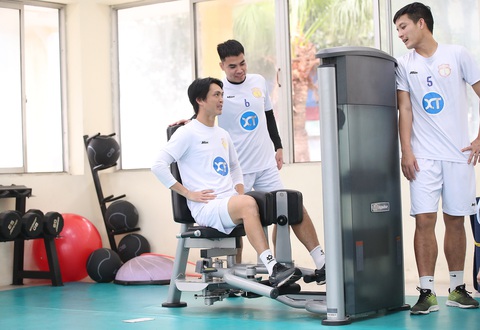 Tuấn Anh tươi rói, hòa nhập nhanh cùng CLB Nam Định- Ảnh 4. Tại CLB Nam Định, Tuấn Anh hội ngộ với những đồng đội từng chung màu áo U19 Việt Nam như Phạm Đức Huy và Hoàng Văn Khánh - Ảnh: NĐFC