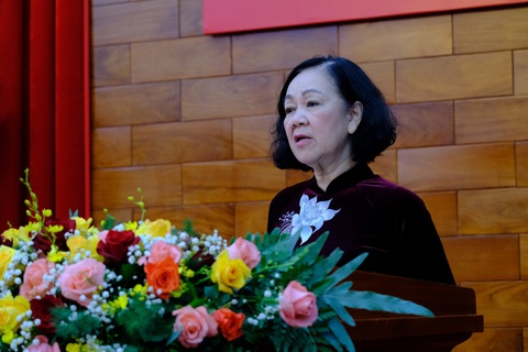 Lâm Đồng phải rút kinh nghiệm sâu sắc sau vụ cán bộ chủ chốt vi phạm nghiêm trọng- Ảnh 1. Bà Trương Thị Mai - ủy viên Bộ Chính trị, thường trực Ban Bí thư, trưởng Ban Tổ chức Trung ương - phát biểu tại hội nghị công bố quyết định của Bộ Chính trị về công tác cán bộ đối với Tỉnh ủy Lâm Đồng - Ảnh: M.V.