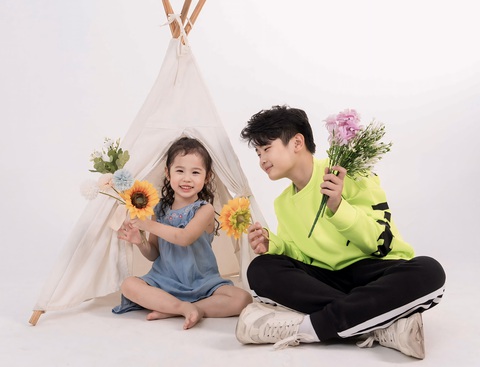 Ảo thuật gia nhí Bảo Long lần đầu hé lộ câu chuyện về em gái- Ảnh 4. Ngoài việc luôn được khán giả yêu mến bởi tài năng nổi trội, Bảo Long cũng được khán giả ấn tượng bởi visual điển trai.