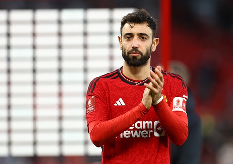Bruno Fernandes không xứng đáng mang băng đội trưởng Man United- Ảnh 2. Bruno Fernandes không thể sánh với các đội trưởng trong quá khứ của Man United - Ảnh: REUTERS